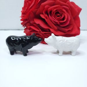 NWOT Black & White Ceramic Pig Salt & Pepper Shaker Set Country Farmhouse